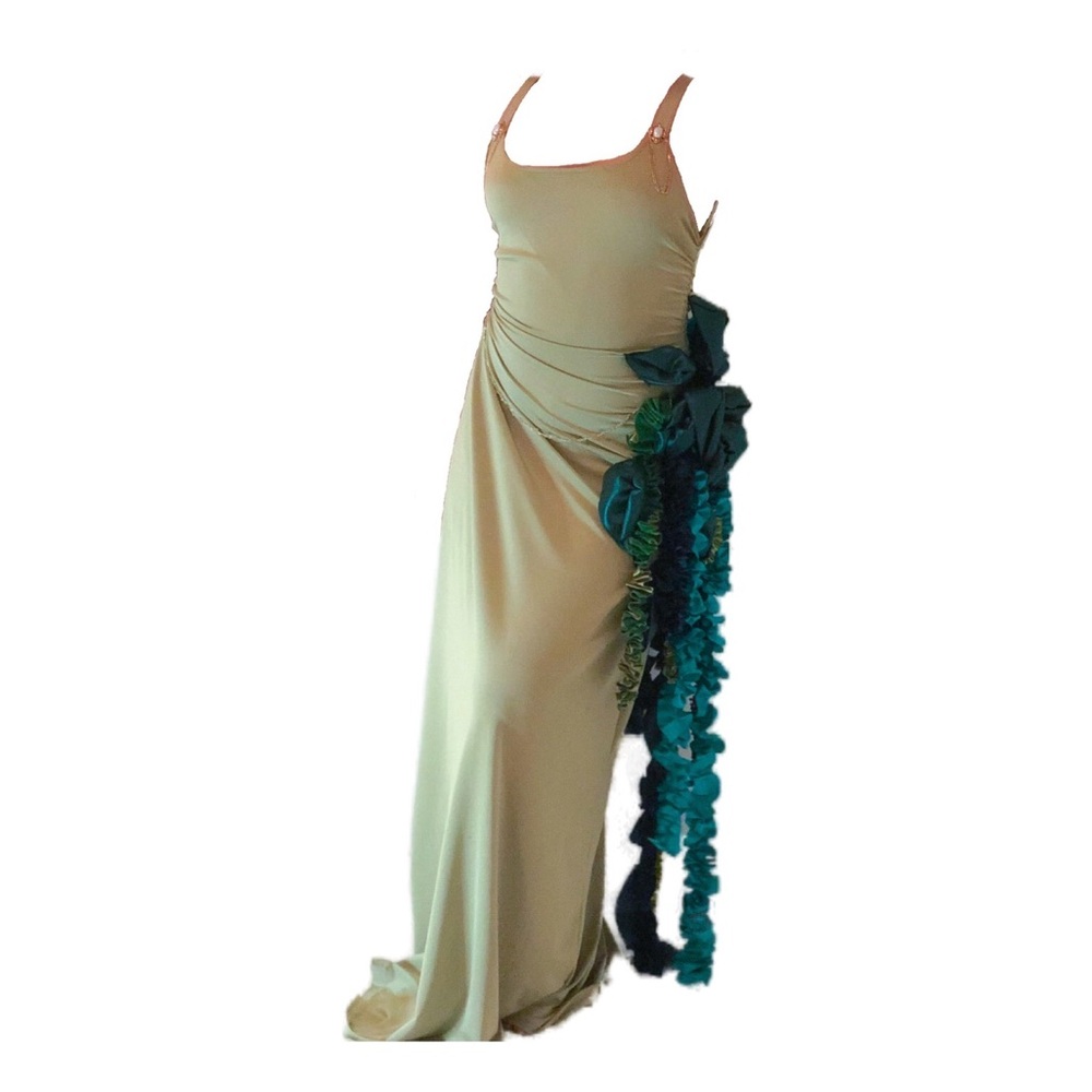 green dress